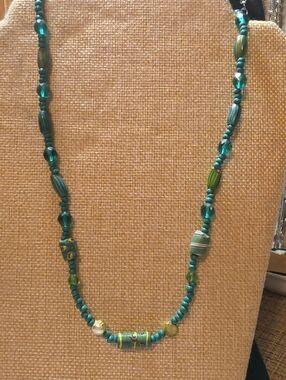 Green Beaded Women's Necklace - Artisanal Style